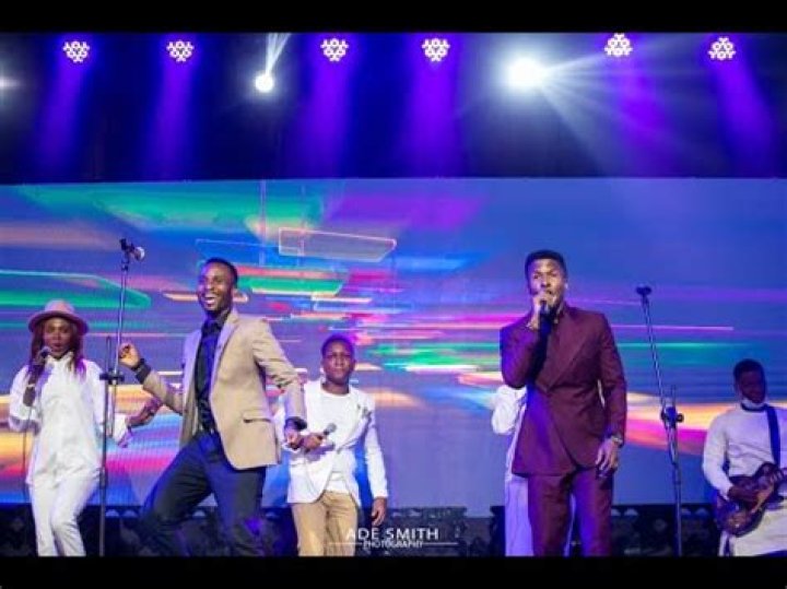 Odunayo Adebayo Zoe (feat. Pastor Emmanuel Iren) [Live] Lyrics