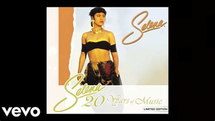 Selena Y Los Dinos Besitos Lyrics English Translation