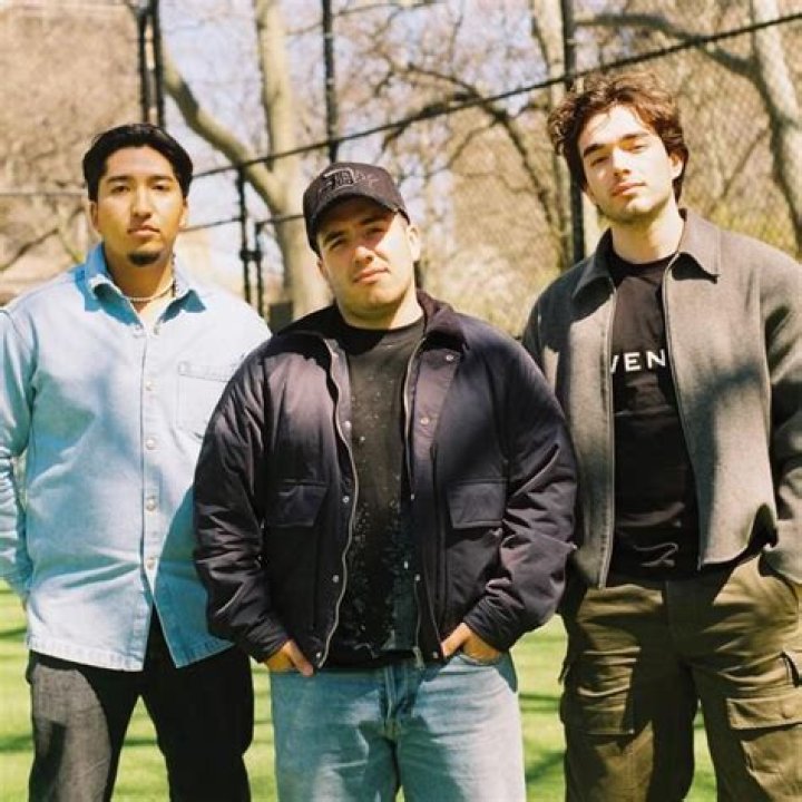 Ulices Chaidez Mirate Nomas Lyrics English Translation